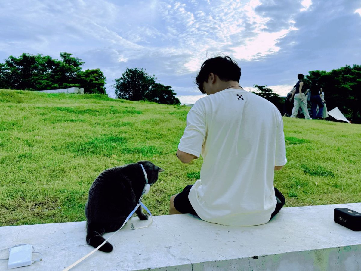 okxchinese's tweet photo. 🌞GM
🙋🏻‍♂️白色这款很出片！ https://t.co/GxbOZwga91