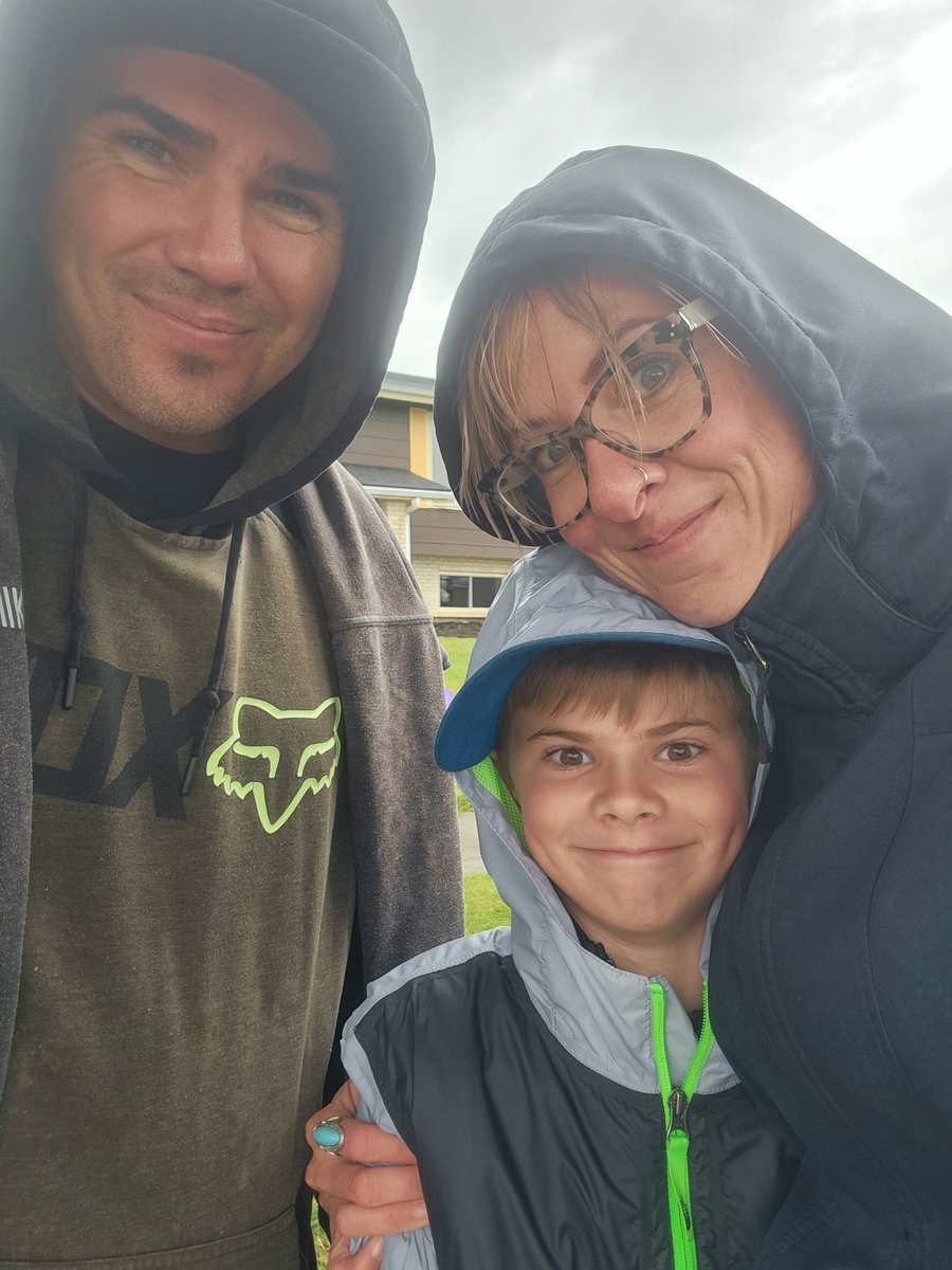 julesnovlesky's tweet image. Happy CANADA DAY!!!! 🇨🇦 #paradefun #notpreparedfortherain #smalltownfunthings #rainydays #makingmemories #myboys