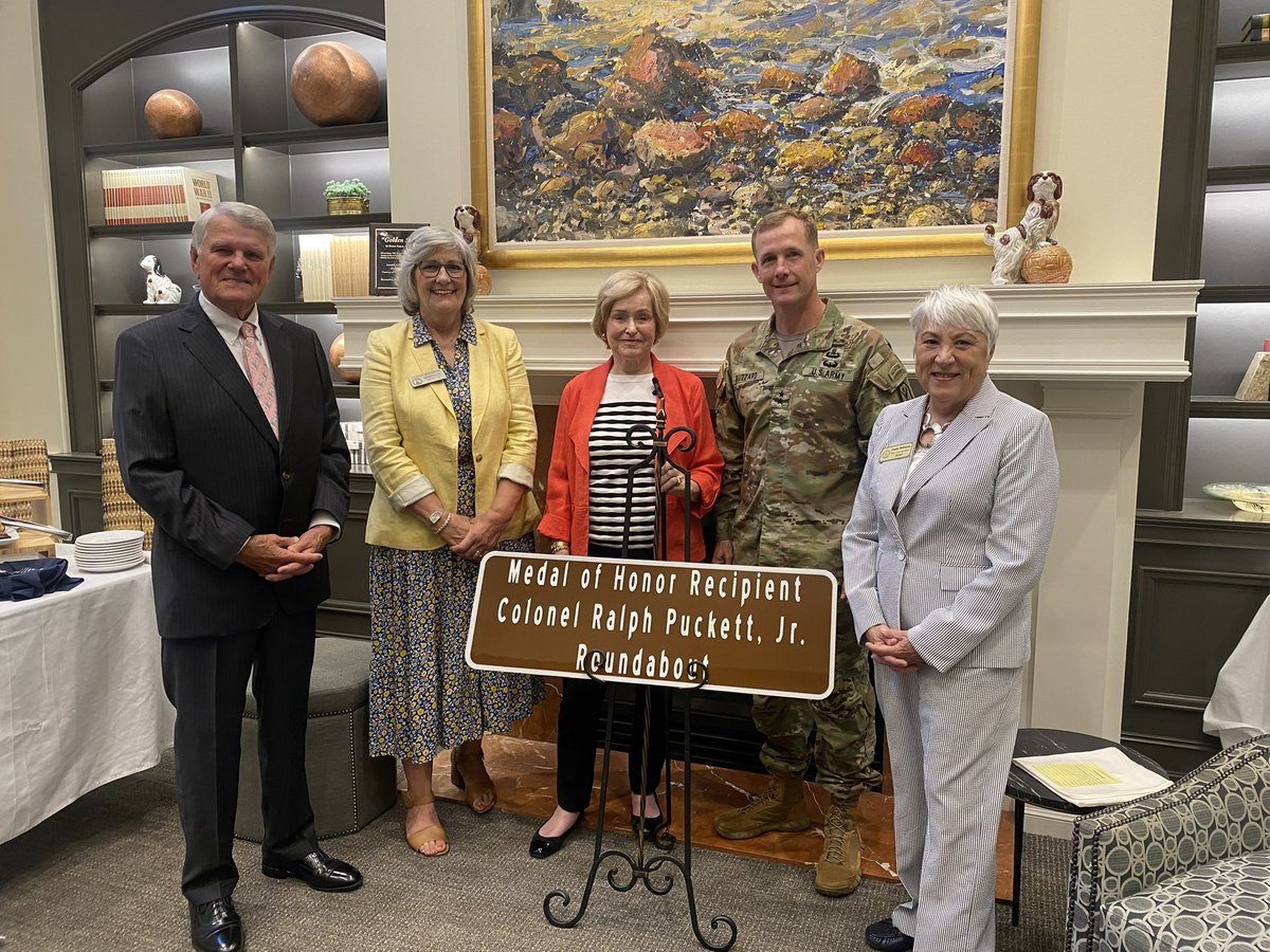 curtisbuzzard's tweet image. Honored to spend time with Mrs Jeannie Puckett at a ceremony to honor her late husband COL (Ret) Ralph Puckett and name a local roundabout in his honor! He was a leader of character who inspired so many others!