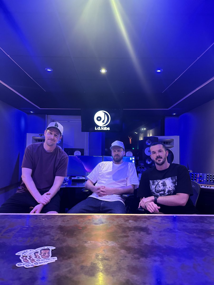 WilliamWeyes's tweet photo. New music sounding 🔥🔥🔥

Studio session with @ItsWalkman and @bigjerm412 https://t.co/aW9SCMq6By