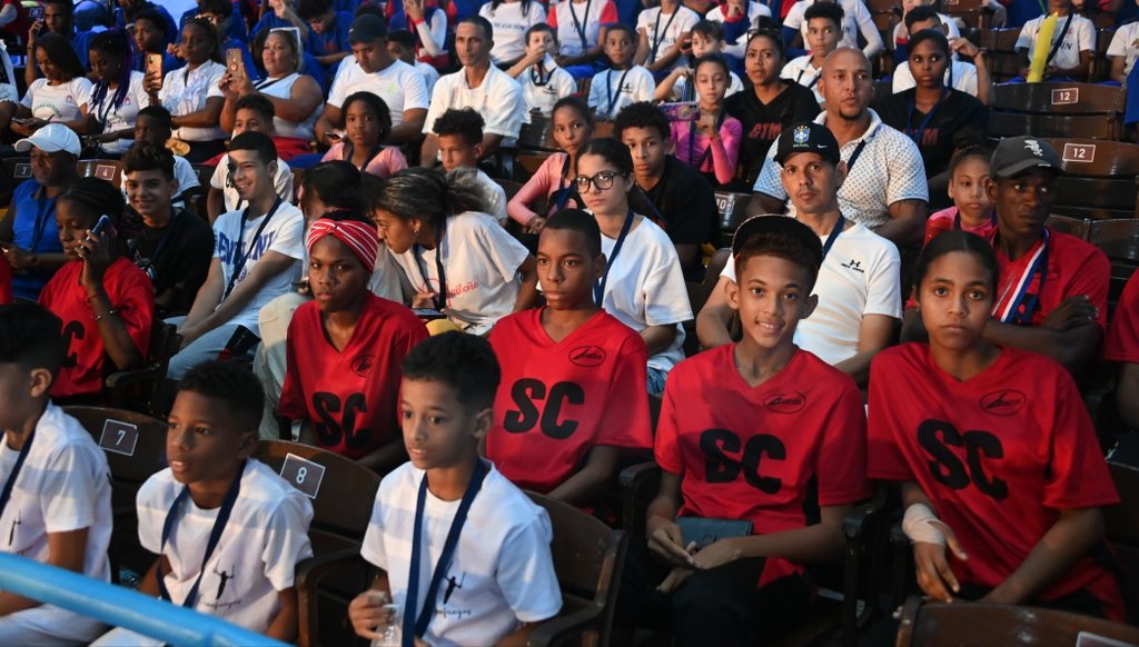 🇨🇺| El presidente <a href="/DiazCanelB/">Miguel Díaz-Canel Bermúdez</a> participó en la inauguración de los 60 Juegos Deportivos Escolares.

Más de 6 500 estudiantes-atletas de las 15 provincias y el municipio especial Isla de la Juventud competirán en 33 disciplinas.