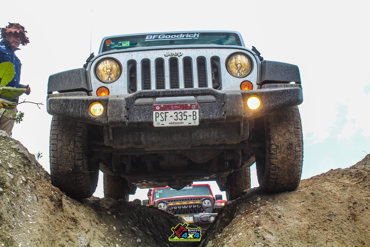 boscoscamp4x4's tweet photo. Este fin de semana impartimos el Curso Táctico en #Chiluca #EdoMex. Especial para aquellos que recién adquirieron su #4x4 o quieren aprender a usarlo debidamente. Aprendiendo sobre los protocolos de cuidado al vehículo, entorno y participantes, es decir, la #ActitudBFG 👨🏫 https://t.co/GbWwtCesg6