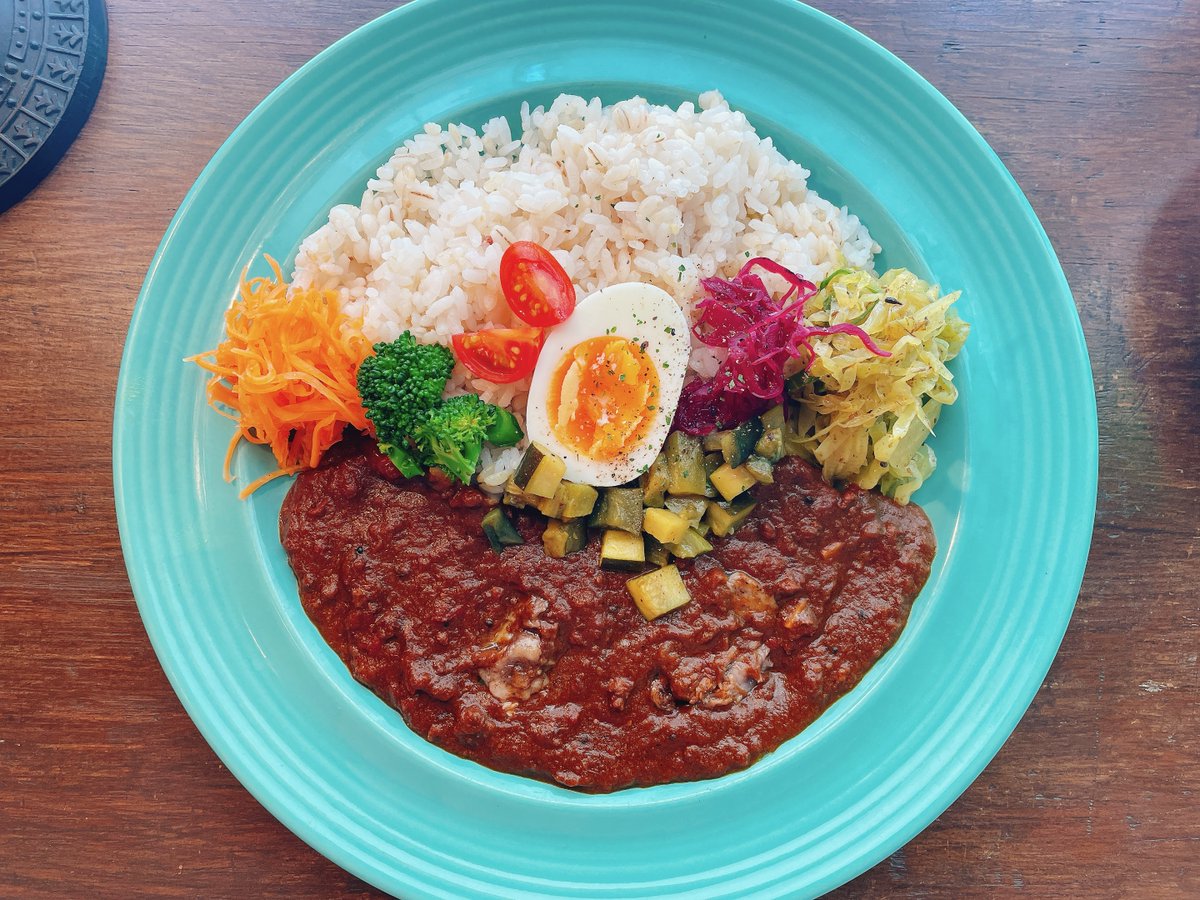 Kichan_compass's tweet photo. 晴れた沖縄からおはきーちゃん🌺

沖縄市にある珈琲ロマン✨
旬のお野菜をたくさん使った副菜がうれし～(*´▽｀*)
欧風スパイスカレー🍛
オシャレかわいいねぇ～！！

今日も１日ちばりよ～！
よろしくおねがいしまぁす

#企業公式夏のフォロー祭り
#企業公式が毎朝地元の天気を言い合う https://t.co/cWlRgziRQd