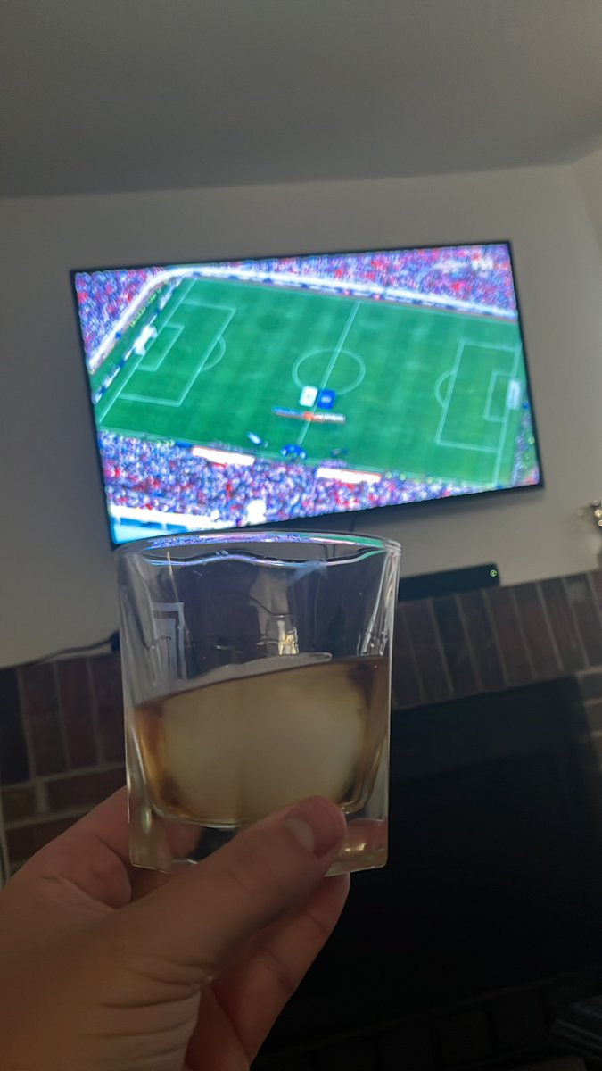 sperts3's tweet image. While my mates are on the pitch, I’ll be having some woody on the rocks #stiffpour #America
