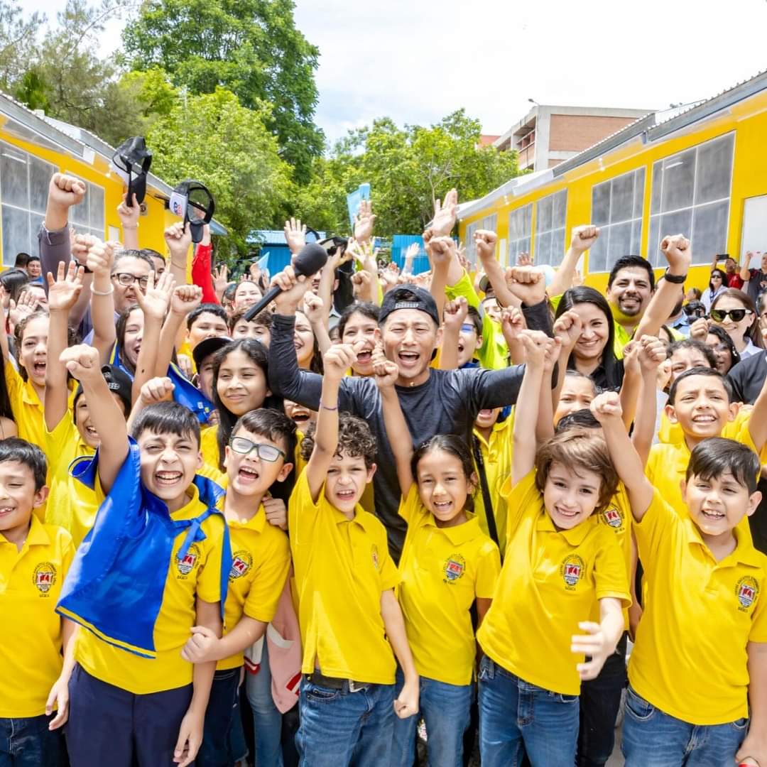 HondurasRosales's tweet photo. #NOTICIAS -🚨 LO ÚLTIMO 🚨🥳🇭🇳
¡Positivo! Gracias al reto realizado de los 250 kilómetros, Shin Fujiyama y su equipo lograron reconstruir la Escuela Experimental de la #UNAH, en Tegucigalpa.
Este lunes fue su inauguración.
#NoticiasRosales https://t.co/ZyywxTeQM8