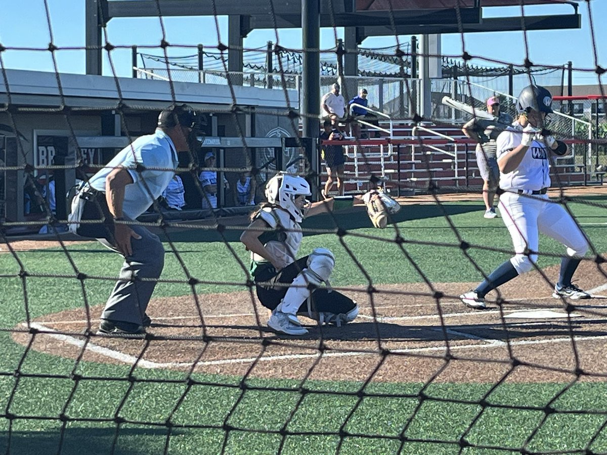 CatchingCoach's tweet photo. 👀👀🥎We see you!!! @danistone2027 👀👀🥎
#BackStop
#Zone
#DropKnee https://t.co/Qc5NCXFhXb