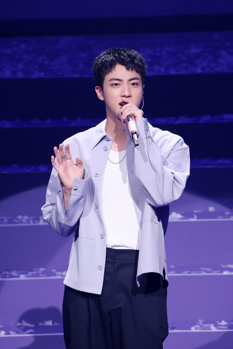 mhereonlyforbts's tweet photo. Acoording to Kmedia SeokJin will represent Korea being the torchbearer of the “Torch of Peace” for the 2024 Paris Summer Olympics!

“Jin will participate as a torchbearer for the Summer Olympics to be held in Paris on July 27th (KST). He plans to leave for France soon. The date and location of the event are not known yet.”

OMG?!? THATS HUGE🔥