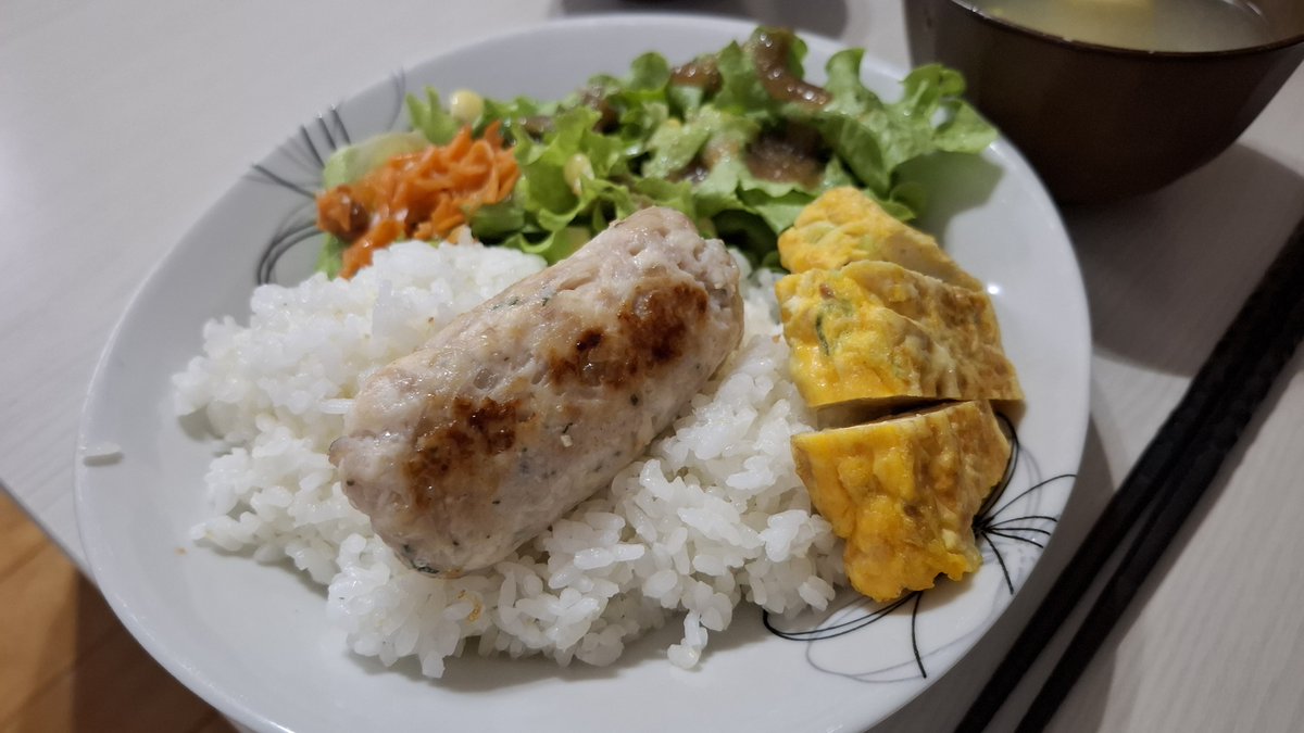 matchannel4's tweet photo. 撮り貯め放出中

旺盛に茂っている #ハーブ 達から
ほんの少しの #セージ をちぎってきて

ソーセージとなりました(*´▽｀*)

我が家の #ニンニク と合わせて
香り豊かな一品です✨

ハーブはよく使う訳ではないですが
食卓がワンランク上がった気分になります(^^♪
#家庭菜園 https://t.co/7jGkNqD0IZ