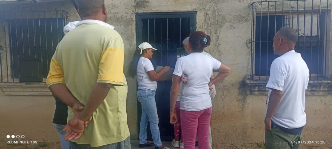 El día de hoy 01 de julio, se realizó un CasaxCasa enseñando a votar a la comunidad del sector San José I en el Municipio Miranda.

#ADecosconedmundo
#VamosAGanar 🇻🇪
