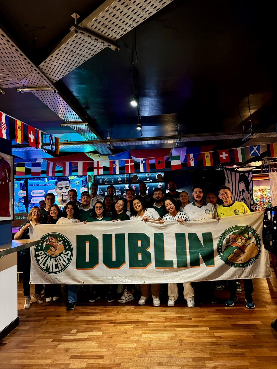 PalmeirasDublin's tweet photo. E a #gambazada viverá a chorar!!
#diadepalmeiras #familiapalmeiras #palmeirasminhavidaévocê #avantipalestra #palmeirasdublin #palestraitalia #maiorcampeãodobrasil #verdeéacordainveja #alviverdeimponente #palmeirasdetodos #ireland #almaecoração #todosomosum #dublin https://t.co/sNqDcJdQal