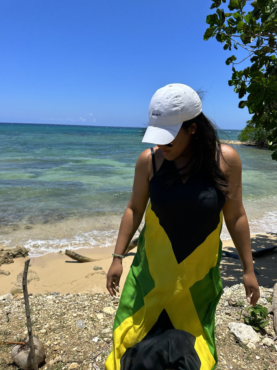 Prayers for ALL of my family in Jamaica😩💔🇯🇲 #hurricaneberyl #climatechange