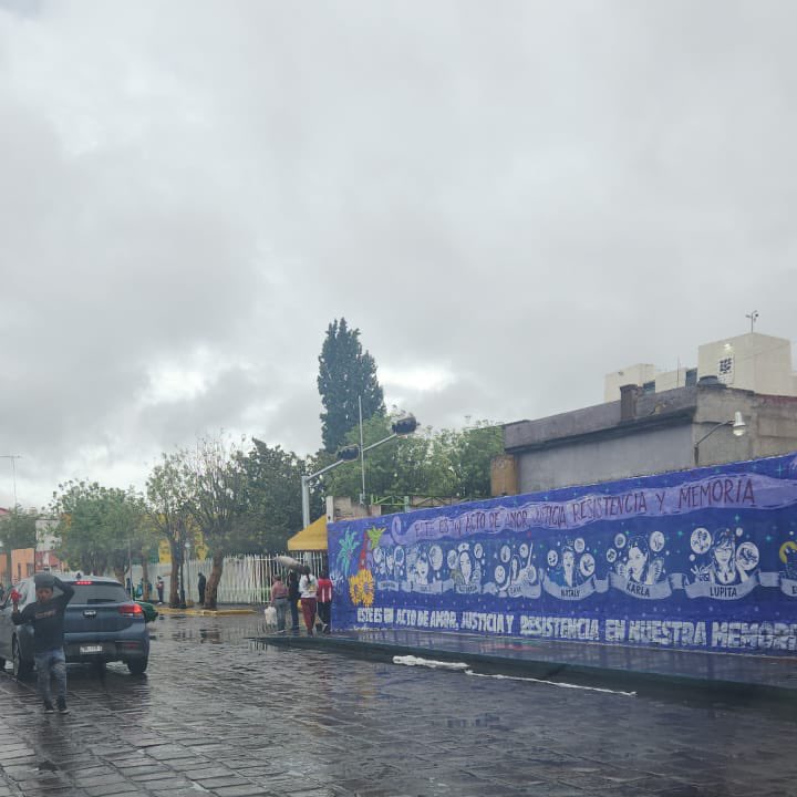 NarrDignas's tweet photo. Los baños públicos ya fueron retirados. 

‼️Exigimos a las autoridades respeten y cuiden del memorial colectivo, que es un espacio de memoria de las familias. 

¡Muchas gracias a todas y todos los que nos ayudaron a difundir! 💖 https://t.co/zDvDBAe7An