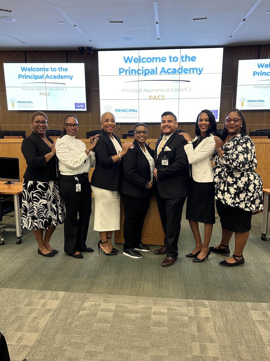 MsLongTweets27's tweet photo. Excited to be under the guidance of this dynamic group of leaders! 
#HISDPrincipalAcademy#PAC2 https://t.co/aZgOnqOA5k