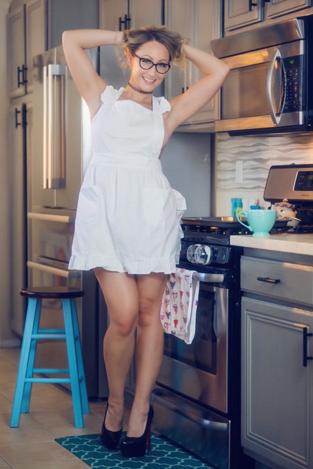 Welcome home honey 😉😈☕️🤗 new sexy photos from an amazing shoot with @DeanCapture 😍 Just cute MILFY house<a href="/tag/hotmom"class="tags"><span>#hotmom</span></a><a href="/tag/irishgirls"class="tags"><span>#irishgirls</span></a><a href="/tag/cutemilf"class="tags"><span>#cutemilf</span></a>