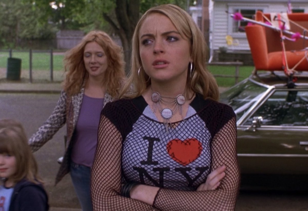notgwendalupe's tweet photo. Happy 38th Birthday to Lindsay Lohan, thank you for raising us all https://t.co/FUJTcn6v6e
