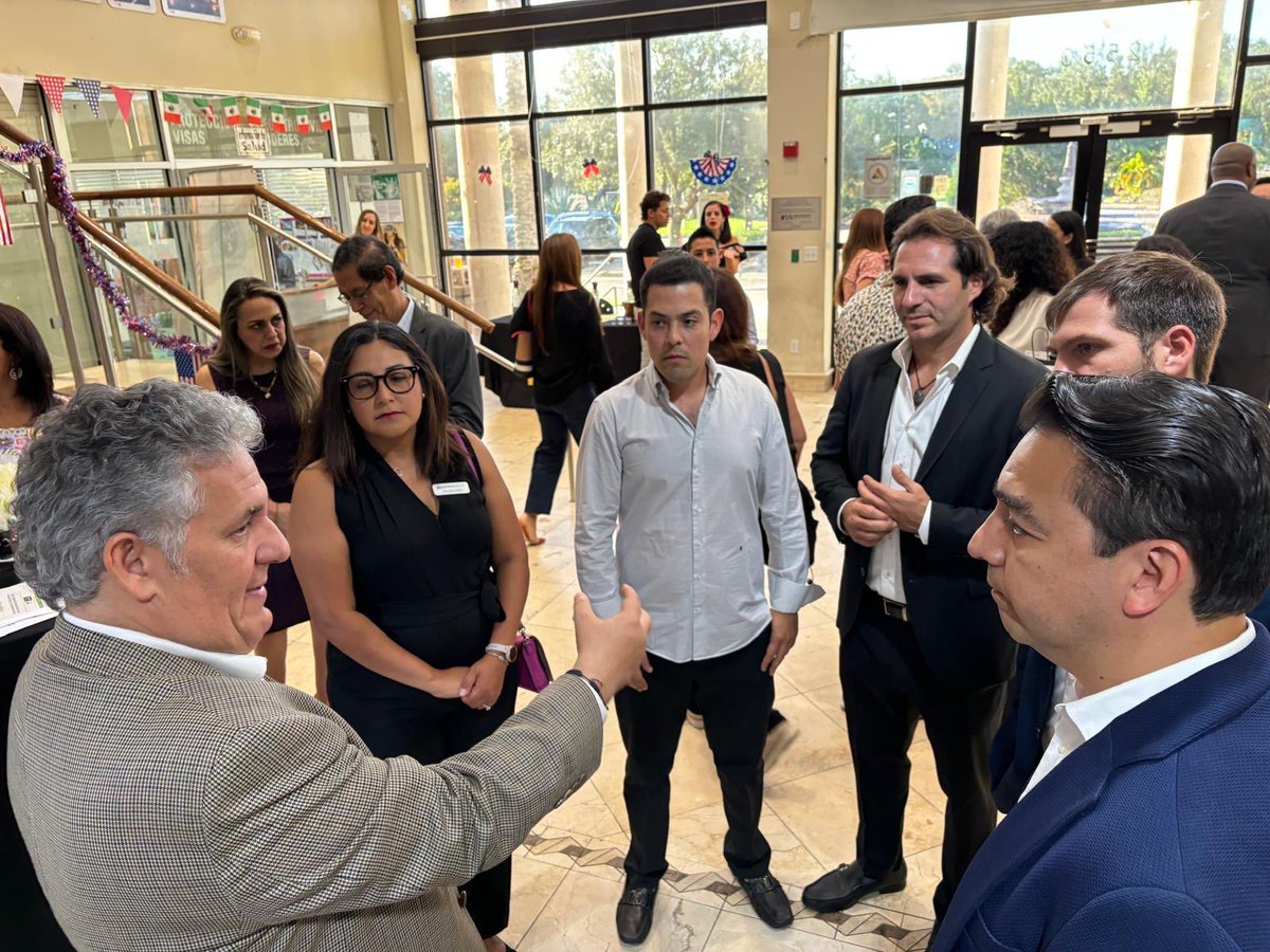 En el Consulado de México 🇲🇽 en Orlando se llevo a cabo la  presentación del vuelo inaugural de VivaAerobus de Mérida, Yucatán a Orlando,Fl. Adicionalmente se promovió el turismo del estado de Yucatán.