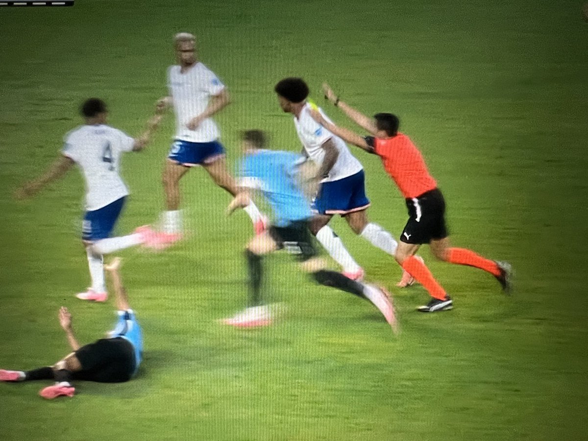It’s absurd that these two moments were all part of the same motion 

#USMNT