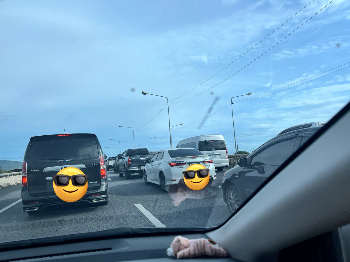 chsisuda's tweet photo. @js100radio สะพานข้ามแยกมาบข่า ระยอง ขาเข้ากรุงเทพ รถเคลื่อนตัวช้ามาก มีอุบัติเหตุสิบล้อช่วงตีนสะพานขาลงหน้าปั๊มเชลล์ https://t.co/OcyAt5GeJP