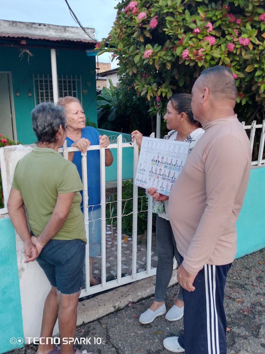 GalitoNoel's tweet photo. 01/07/24 Zona N 10.Realizamos Contacto Directo a VECINOS del Sector las Moreas, Mostrándole la Ubicación en la Tarjeta de la UNIDAD Nuestro Candidato Presidencial Edmundo González 
Cerca de los C de Votacion Esc. y Kind. los Ramón Antonio Pérez https://t.co/CAaZAXnEqk