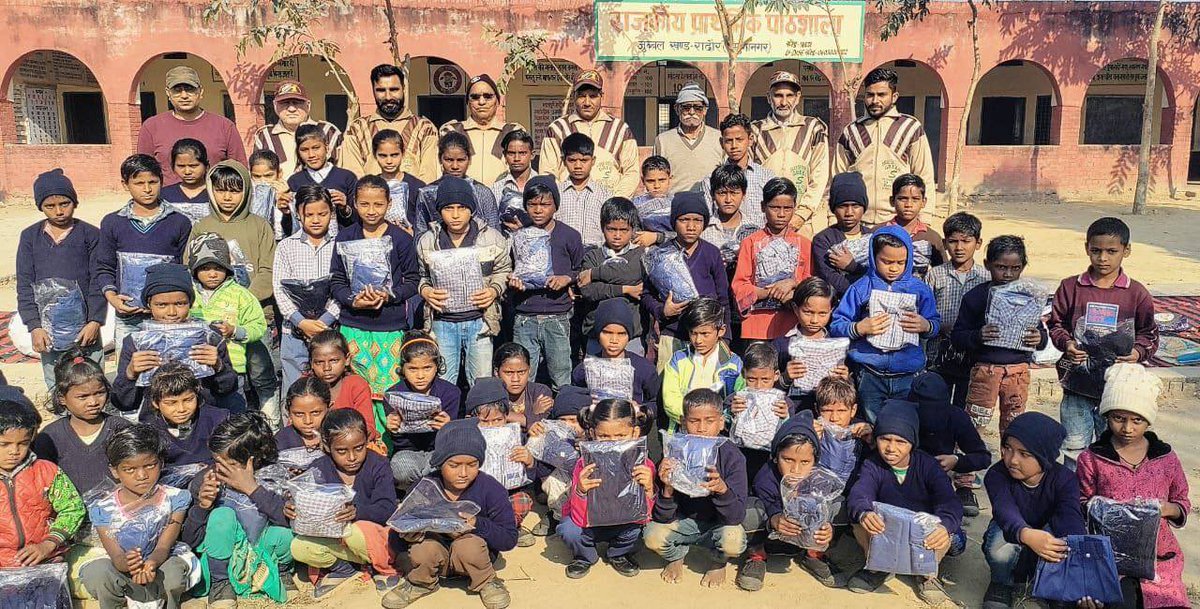 insanooo7's tweet photo. Due to not having a strong financial condition, many children are still deprived of education. For such people, Saint Dr MSG starting the #GiftOfEducation
 (Real Education) campaign. By following this his volunteers provide free basic education to the children of needy families. https://t.co/eIfo8I5PO6