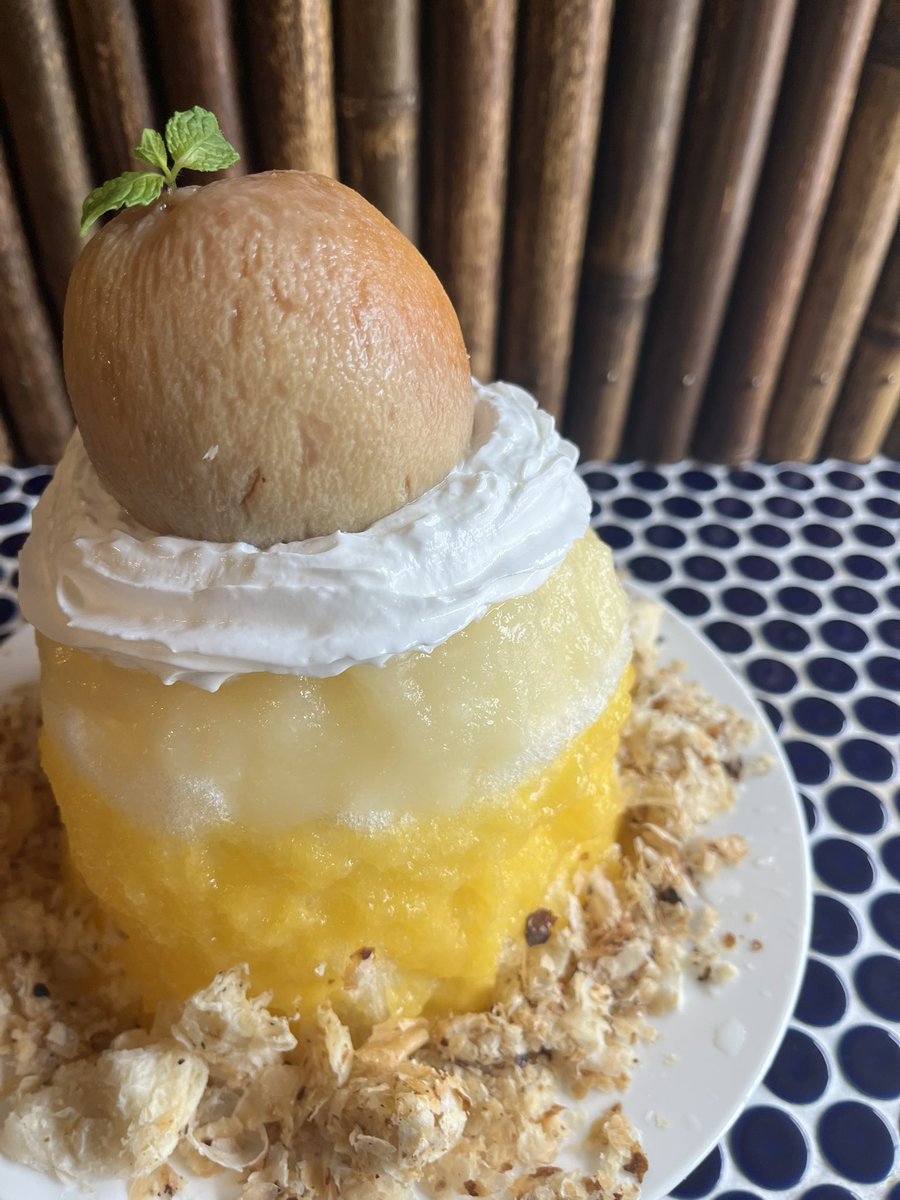 hyo_emon's tweet photo. こんにちは😃
7月の営業スタートです！
そして、新作かき氷のご紹介🍧
パラダイスピーチ🍑
周りにはパイ生地🥧
トップには、カスタード入りの桃をまるごと🙆
数量限定になります、是非お試しください♪ https://t.co/SbbHaWduIV