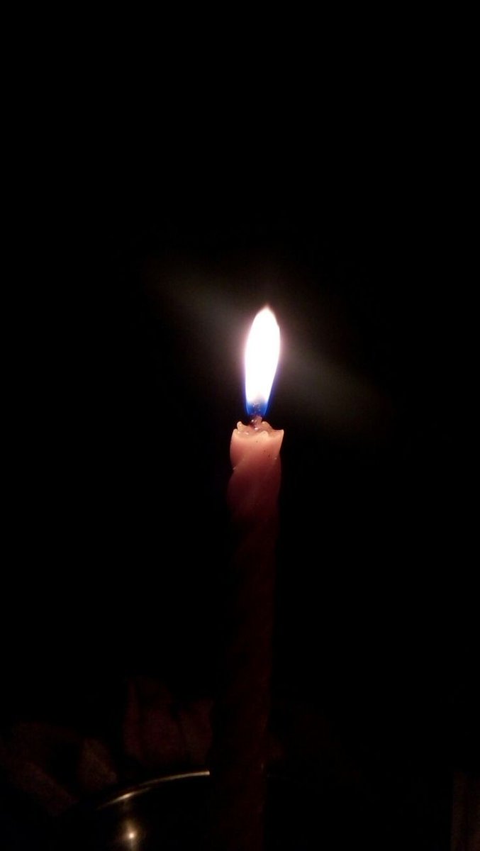 AU//
Donde hace un mes H cumplió 19 años y nadie fue saludarlo ni darle un mensaje de saludo, ni siquiera un regalo recibió 

O en donde un mes después es el cumpleaños 26 de su hermano y se lo festejan en la casa de su tía que vive a unos pasos, y van toda la familia.