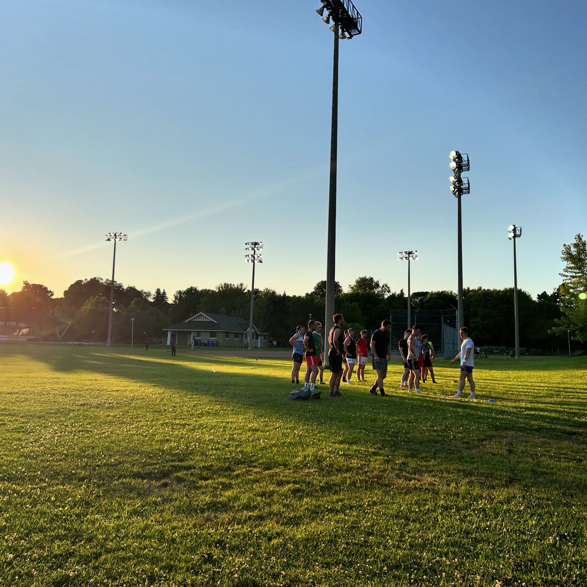 StPatsToronto's tweet photo. No rest for the wicked! Bonus session for our menโs team this evening - and what a glorious evening for it ๐
๐ #gaa #torontogaa #canadagaa #irishintoronto #irishincanada https://t.co/p0xhrkd0Iq