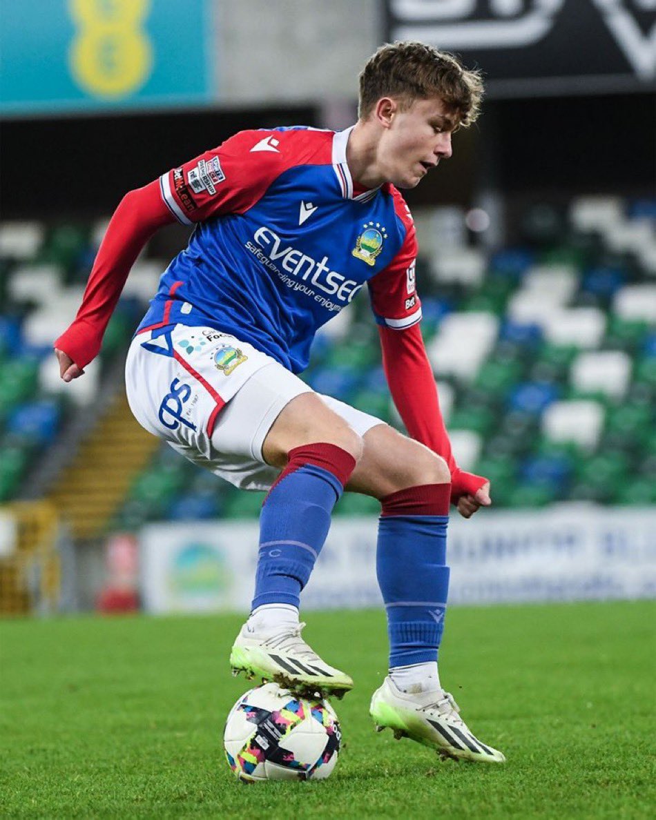 🚨 Arsenal have completed the signing of 16-year-old Ceadach O’Neill from Linfield on scholarship terms. O’Neill, who can play as a winger or an attacking midfielder, will sign a three-year professional contract when he turns 17 in April 2025. ✅ [<a href="/jeorgebird/">Jeorge Bird</a>] #afc