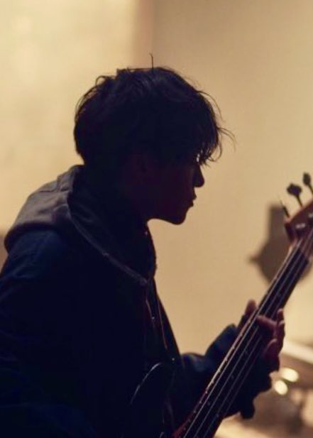 4649aisyuu3's tweet image. 何なんでしょうね ＃佐藤健 という俳優は！
もう孤高の天才藤谷直季を生ききってる
目を伏せてたり、シルエットでこんなに魅せれる人を他に知らない
雰囲気までも演じる俳優　だから沼から抜け出せない
＃佐藤健公式ファンクラブ 
＃グラスハート