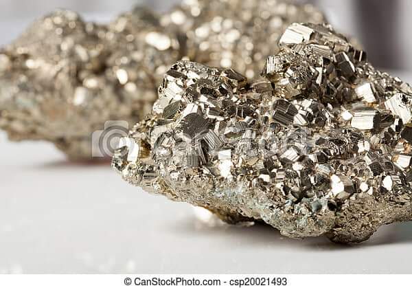 YasserK93544449's tweet photo. 🔥⚒ معدن البيريت ⚒🔥❣
  Pyrite 
1️⃣
ويسمى  الذهب الكاذب وهو معدن  اصفر مع بريقه اللامع المشرق ، والذي يحتوي على  الكيميائي لثاني كبريتيد الحديد (FeS2)  جاءت التسمية من اللغة اليونانية وتعني الأسم العلمي : 💛
البيريت (Pyrite) ( حجر النار ) وذلك لإنه إذا 

#Yasser_Khalil https://t.co/DxpGXBf28h