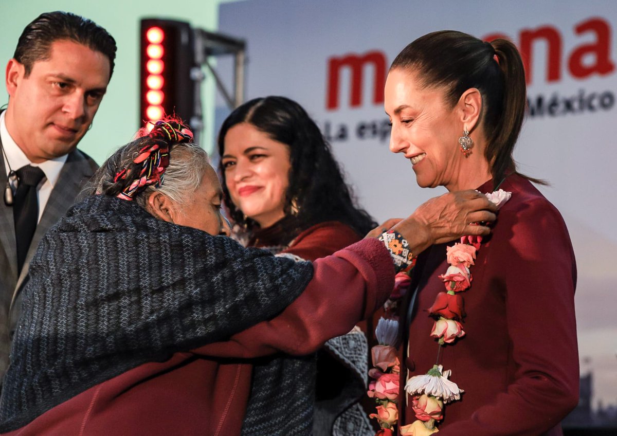 HomoEspacios's tweet photo. Esta tarde se celebró el Sexto Aniversario del triunfo del presidente Andrés Manuel López Obrador (@lopezobrador_) en el @CC_LosPinos.

📸@edoardo49

https://t.co/FHt1W39G7U 

@ClaraBrugadaM | @PartidoMorenaMx | @JesusRCuevas | @ComGobiernoMx | @GobiernoMX https://t.co/qzYoIAXg9i
