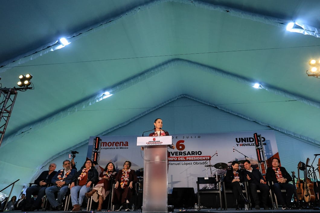 HomoEspacios's tweet photo. Esta tarde se celebró el Sexto Aniversario del triunfo del presidente Andrés Manuel López Obrador (@lopezobrador_) en el @CC_LosPinos.

📸@edoardo49

https://t.co/FHt1W39G7U 

@ClaraBrugadaM | @PartidoMorenaMx | @JesusRCuevas | @ComGobiernoMx | @GobiernoMX https://t.co/qzYoIAXg9i