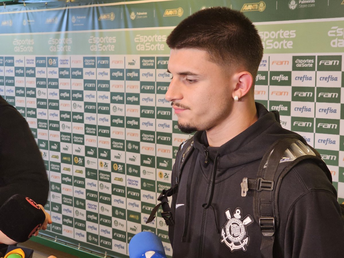 Vessoni's tweet photo. Léo Maná, 20 anos.
Matheus Donelli, 22 anos.

Os únicos do Corinthians que falarão na zona mista do Allianz Parque. 

Os dois garotos, que ganham uns 5,34% do salário de outros figurões, dando a cara e falando com o torcedor. 

F... isso! 

#Corinthians https://t.co/tqwDPs00Lh