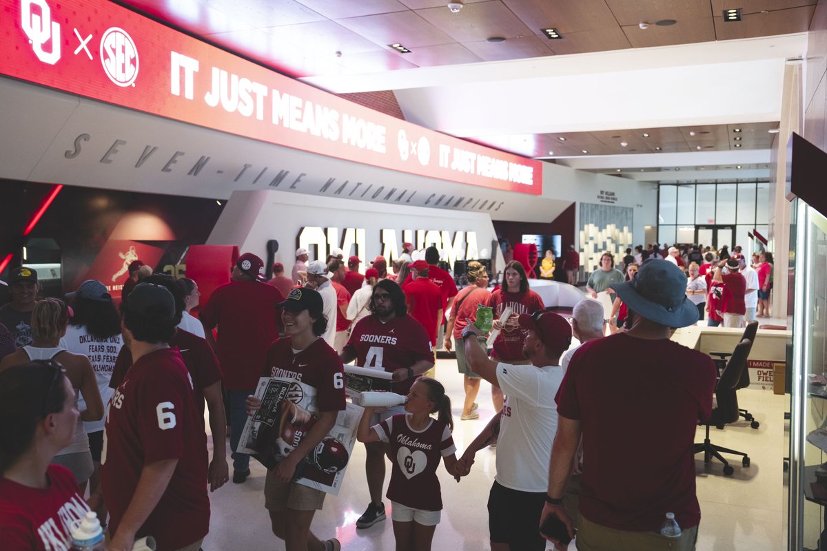 OU_Football's tweet photo. Loved getting to spend today with Sooner Nation 🏠

#OUDNA x @SEC https://t.co/MUd801w6cx