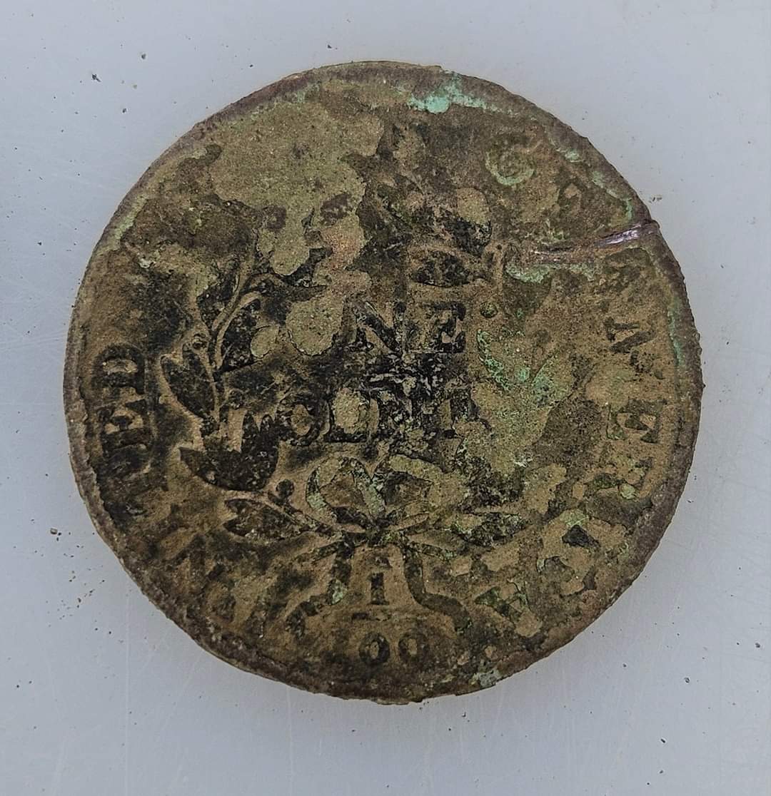 HistDiscovered's tweet image. -
@HistDiscovered
-
1800 ' Large Cent - Draped Bust ( 1796 - 1807 ) 
-
Found 6.30.2024 - 5th to last hole * 
-