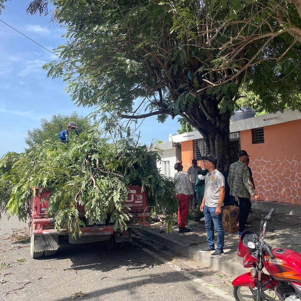 AlcaldiBohechio's tweet photo. El Ayuntamiento Municipal de Bohechío activó desde este domingo su Comité Municipal de Emergencia (CME) para dar respuesta y coordinar los trabajos de prevención ante la amenaza de los efectos del huracán Beryl -categoría 4- para el Caribe. https://t.co/q2zrRaQtj4