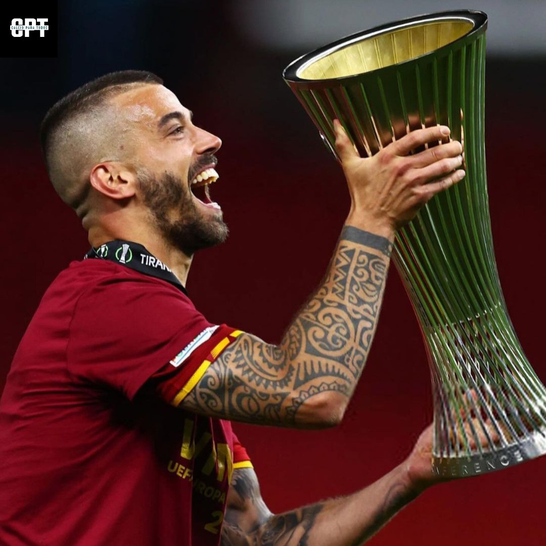 alopanenkapod's tweet photo. 👏 Leonardo #Spinazzola se despidió de la #Roma con un mensaje en sus redes sociales tras no renovar con el club capitalino
👀 Se espera que se cierre su pase al #Napoli en los próximos días
#Fichajea #Transfers #Calciomercato #SerieA https://t.co/nOWlOboJuz