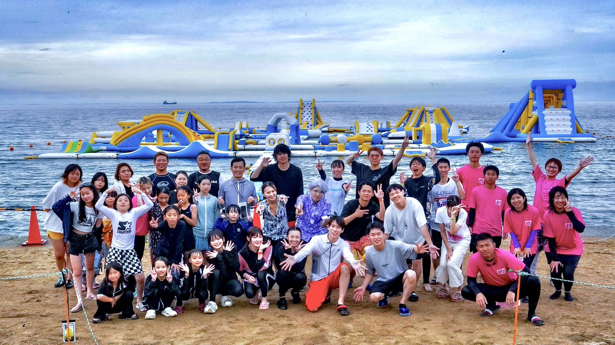 AUNacrobat's tweet photo. 皆様のおかげでとっても楽しいイベントにすることが出来ました！

参加いただいた方、関係者各位
本当にありがとうございました！

最高に楽しく遊べる素敵な海上アスレチックですので

少しでも気になった方
この夏の思い出に是非😆✨

海上アスレチック
『御殿場ウォーター亀ハウス』
@gotenbawater https://t.co/ilSMG4JorG