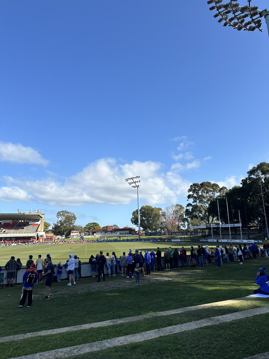 alexiapesce's tweet photo. Plenty of fans at @WestCoastEagles training today.
Little applause when they started too.
@9NewsPerth https://t.co/ovSeiSLX6I