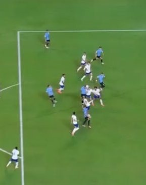 saurom23's tweet image. Los del VAR son los mismos que estuvieron en el CHILE/CANADA 😂💵💰 @DSports @CopaAmerica #Uruguay #EEUU