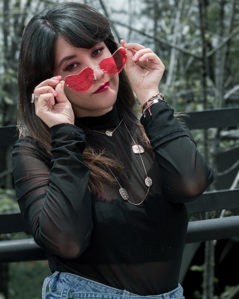 karolmusicmx's tweet image. Este viernes estará disponible el cover que grabé en colaboración con #Voxpop de #BuenosAires de #NathyPeluso y eso me emociona mucho. 👾✨
Verdad que la van a escuchar mucho?