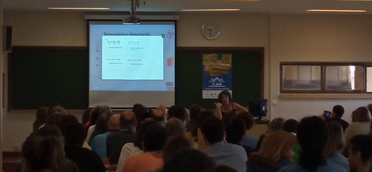 albablasco's tweet photo. Empezamos el tercer día de #21JAEM escuchando a @sonsoles314: el aula de matemáticas como taller. Com muchas ganas de asistir a su taller de mañana! https://t.co/uxRaFuwzLN