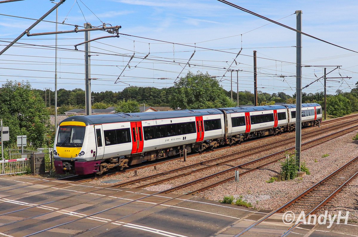 holtona72's tweet image. #TurbostarTuesday Captured last Saturday on the #ECML at Tallington crossing, @EastMidRailway 170208, formerly of TfW, heads south towards Peterborough working 1L11 11.51 Liverpool Lime Street to Norwich. #EMR 29/6/24