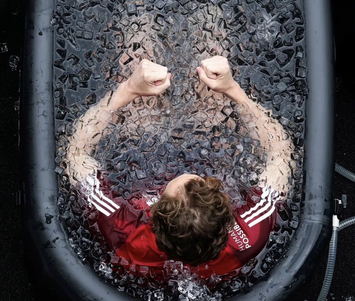 #HappyBubble picture of the day
#TomHiddleston 

You probably want to know why this is my happy bubble of today?
Because I’m a coward and I’m not jealous, not at all. I don’t want to sit in an ice cube… 🥶 Highly respect, Tom.