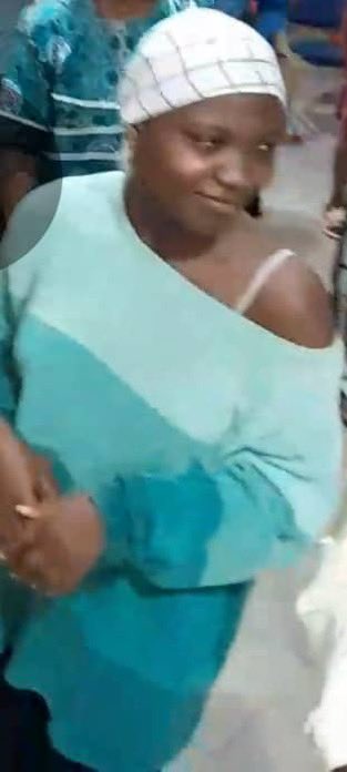 shezzzz_weird's tweet photo. Day 4 my cousin hasn’t still be found 

This is a clear picture of her🙏🏻😭 https://t.co/hKEjngbMh4