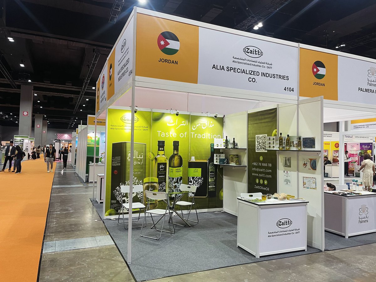 ZaittOliveOil's tweet photo. تشارك شركة العلياء للصناعات المتخصصة (زيت) في معرض الأغذية والمشروبات في ماليزيا 2024 الذي تنظمه شركة SIAL بدءًا من اليوم وحتى 5 يوليو! تفضلوا بزيارتنا في الجناح رقم 4104 لاكتشاف أحدث منتجاتنا.  #أطعمة_مشروبات_ماليزيا2024 #العلياء #نبالي #زيت_زيتون https://t.co/r7aIh3UNkv