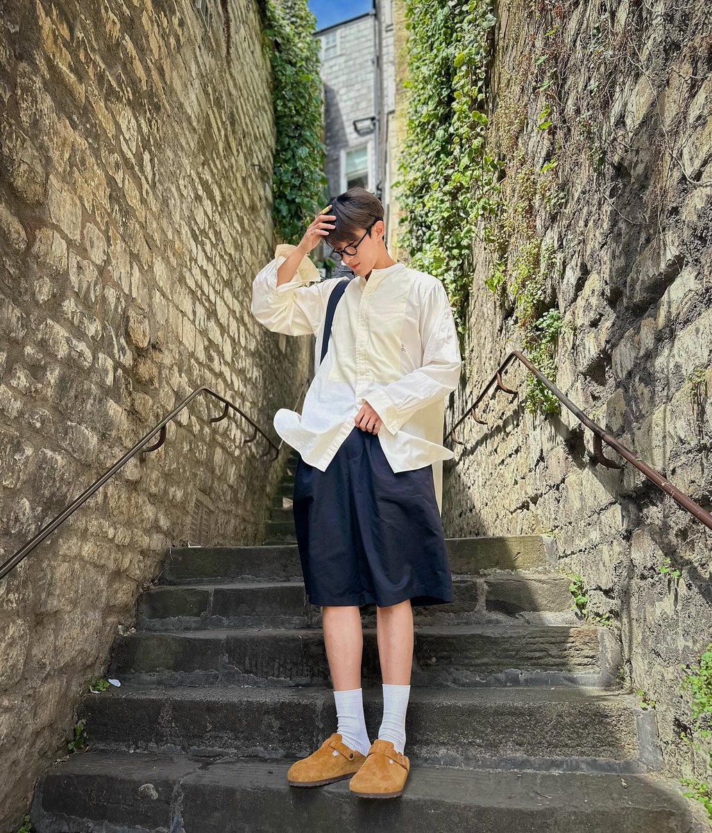 dkging_'s tweet image. 흑흑 옷이랑 다리 너무 좋아 …