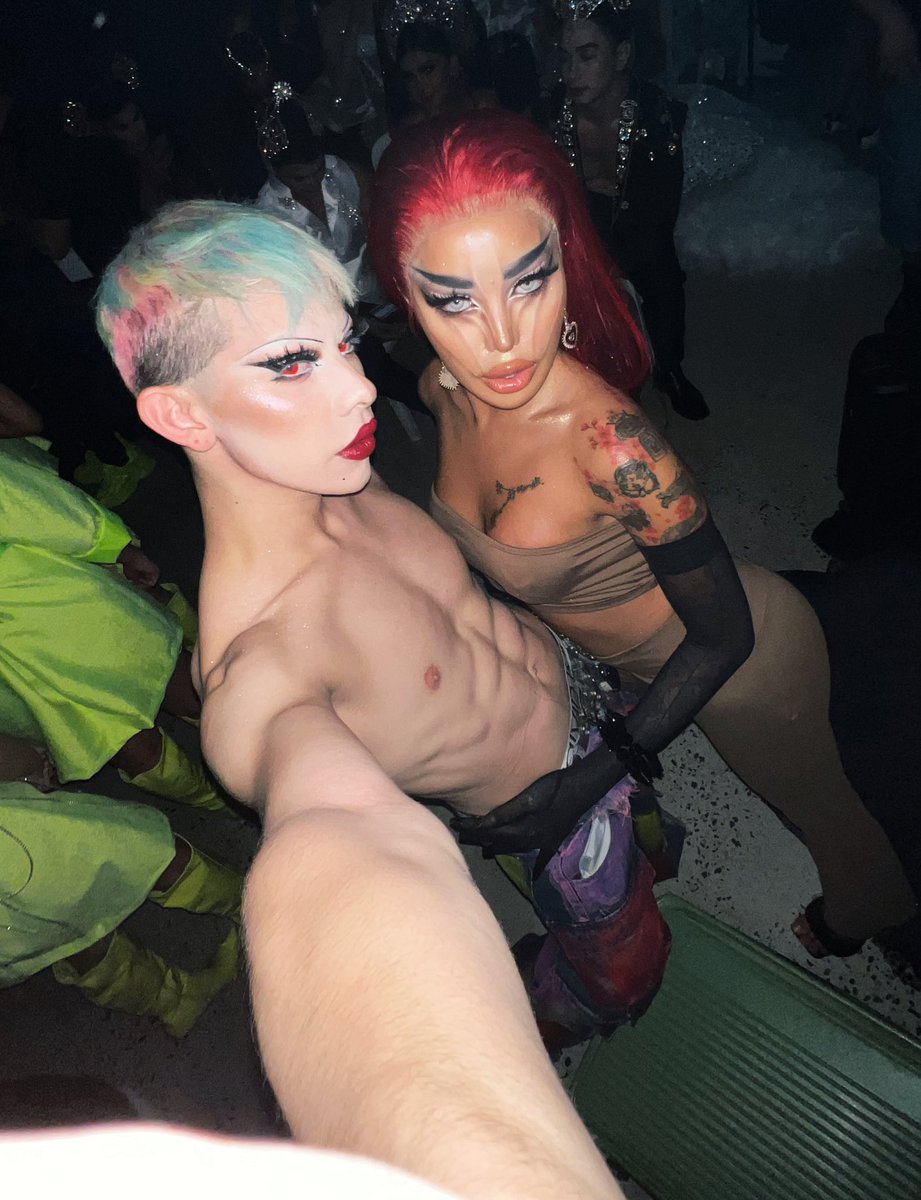 brianblack_'s tweet photo. obsessed w my gf @m1ssjadeso https://t.co/gsRR4yP4Yh