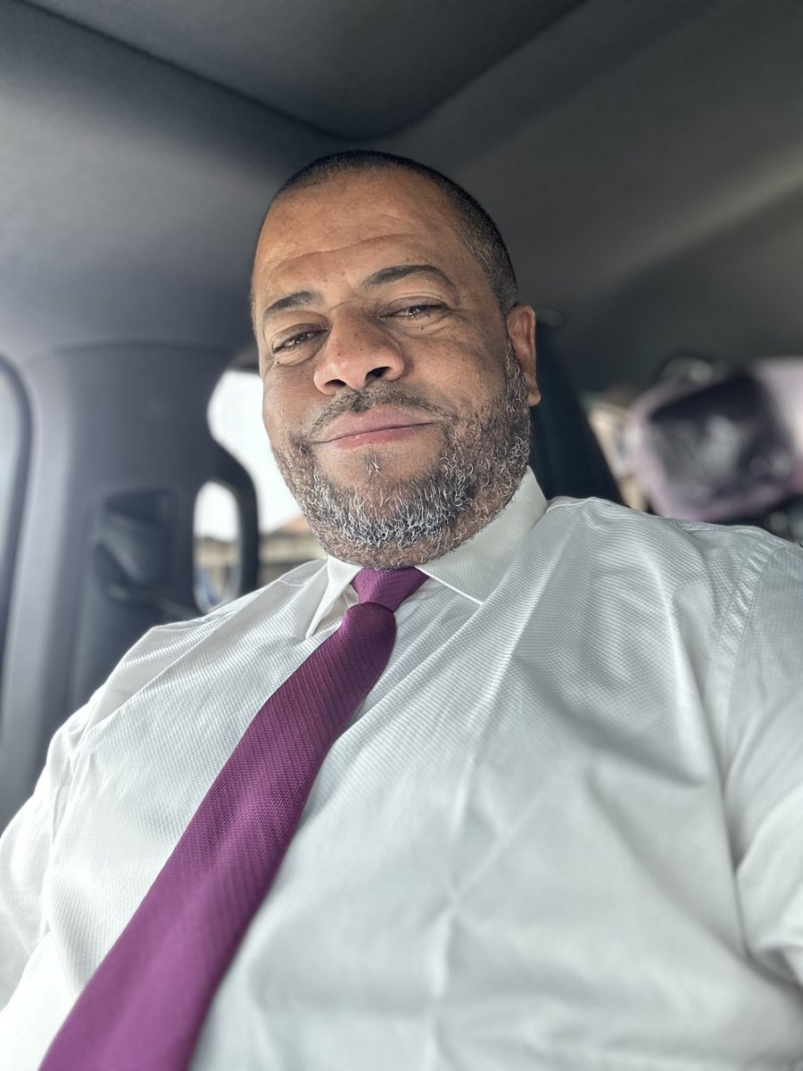 *La confiance en soi est le premier secret du succès*

Bonne journée à tous.