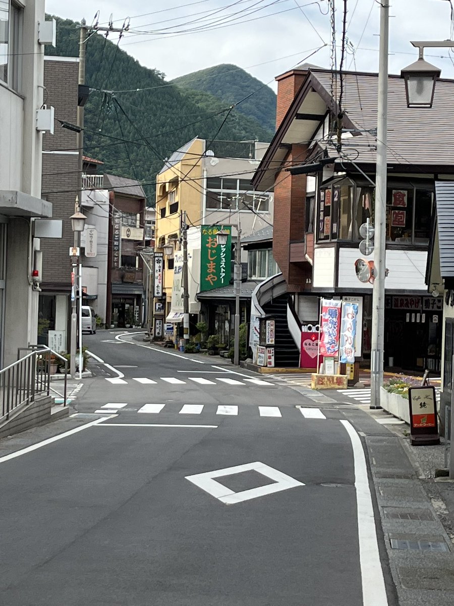 fuji55com's tweet photo. 『こんな狭い町に昔はストリップ劇場が3軒もあったんだよ』と、お土産屋さんのご主人は教えてくれた。#鳴子温泉 https://t.co/oHd44qrXUS